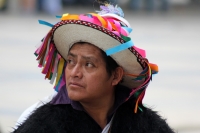 Jueves 17 de noviembre del 2016. Tuxtla Gutiérrez. Habitantes de San Pedro Chenalho esperan ser recibidos en el Edificio de la administración estatal para exigir que sean resultas las diferencias ocasionadas en la imposición de las autoridades de este ayu