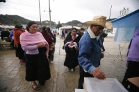 Domingo 21 de noviembre. Las elecciones extraordinarias para el elección del presidente municipal de San Juan Chamula se llevan a cabo esta mañana en los parajes y comunidades de esta localidad de los altos de Chiapas.
