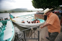 Lunes 20 de septiembre. CFE y Conagua continúan con el desfogue controlado del nivel de la presa La Angostura fluctuando entre 1.500 metros cúbicos por segundo, lo que ocasiona que los niveles del agua en Chiapa de Corzo y en las riberas también cambie ca