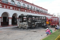 Lunes 7 de agosto del 2017. Chiapa de Corzo. Un autobús y varios vehículos son incendiados al término de la jornada de violencia donde fueran retenidos varios elementos policiacos el día de ayer.