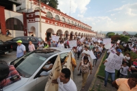 Jueves 17 de agosto del 2017. Chiapa de Corzo. Los familiares de los detenidos por los enfrentamientos durante la llegada de EPN a Chiapa de Corzo se manifiestan acompañados de organizaciones sociales y magisteriales esta tarde.