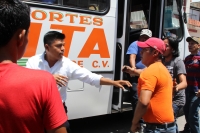 Lunes 7 de agosto del 2017. Chiapa de Corzo. Los manifestantes en contra de la llegada de Peña Nieto Intentan acercarse a las vallas de seguridad que mantiene instaladas elementos de ls corporaciones policiacas de Chiapas. Algunos vehÃculos donde se trasl Lunes 7 de agosto del 2017. Chiapa de Corzo. Los manifestantes en contra de la llegada de Peña Nieto Intentan acercarse a las vallas de seguridad que mantiene instaladas elementos de ls corporaciones policiacas de Chiapas. Algunos vehÃculos donde se trasl