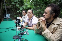 Una cría de Quetzal nació el medio día de ayer en la sala de incubación del aviario del Zoomat, el cual fue bautizado cariñosamente Chicharito por los especialistas en honor al jugador mexicano que anoto el primer gol contra el equipo de Francia.