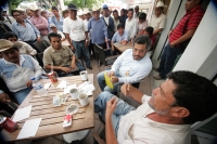 Campesinos y pobladores afectados por la explosión del volcán Chichonal toman las instalaciones del Tribunal Agrario exigiendo que sea resuelto el deslinde de las tierras afectadas durante el mes de marzo de 1982 en las comunidades afectadas y en meses po Campesinos y pobladores afectados por la explosión del volcán Chichonal toman las instalaciones del Tribunal Agrario exigiendo que sea resuelto el deslinde de las tierras afectadas durante el mes de marzo de 1982 en las comunidades afectadas y en meses po