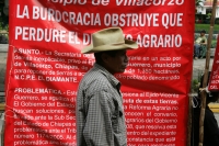 Protestan afectados del Chiconal  Campesinos y pobladores afectados por la explosión del volcán Chichonal toman las instalaciones del Tribunal Agrario exigiendo que sea resuelto el deslinde de las tierras afectadas durante el mes de marzo de 1982 en las c