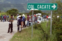 Viernes 31 de agosto del 2012.Ixtapa, Chiapas. Indígenas de la comunidad Chigtón mantienen bloqueada la carretera que conduce la ciudad de Tuxtla Gutiérrez hacia Villahermosa en el tramo carretero entre las ciudad de Ixtapa y Bochil. Exigen la liberación 