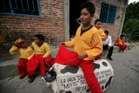 Miércoles 12 de enero. Los núcleos familiares de Chiapa de Corzo se organizan para realizar los preparativos de las fiestas patronales de San Sebastián realizando actividades festivas mientras elaboran las enramas, los vestidos y trajes que se usaran dura