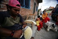 Miércoles 12 de enero. Los núcleos familiares de Chiapa de Corzo se organizan para realizar los preparativos de las fiestas patronales de San Sebastián realizando actividades festivas mientras elaboran las enramas, los vestidos y trajes que se usaran dura
