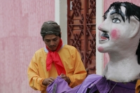 Miércoles 12 de enero. Los núcleos familiares de Chiapa de Corzo se organizan para realizar los preparativos de las fiestas patronales de San Sebastián realizando actividades festivas mientras elaboran las enramas, los vestidos y trajes que se usaran dura