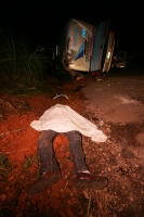 Un autobús de enfermos diabéticos y sus familiares se accidenta en el km 145 de la carretera Tuxtla Gutiérrez-Las Choapas. Al momento se reportan 6 personas fallecidas en el lugar y un número indeterminados de heridos trasladados a Tuxtla.