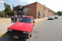 Domingo 24 de abril. La imprudencia de un conductor y la falta de señalizaciones en el entronque de la novena norte y la prolongación de la quinta provocó que el auto se estrellara contra un vehículo que se encontraba estacionado enfrente del Teatro de la