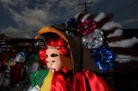 Lunes 7 de marzo. Los danzantes del Caranval Zoque coiteco recorren las calles de Ocosocuautla bailando y gritando dentro de la guerra de talco que caracteriza a esta fiesta de la depresión central del estado de Chiapas.