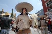 Lunes 7 de marzo. Los danzantes del Caranval Zoque coiteco recorren las calles de Ocosocuautla bailando y gritando dentro de la guerra de talco que caracteriza a esta fiesta de la depresión central del estado de Chiapas.