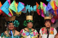 Domingo 8 de enero del 2017. Chiapa de Corzo.  Las Chuntá gritan y bailan al entrar la noche en las calles de esta comunidad de la ribera del Grijalva anunciando el inicio de la Fiesta Grande Chiapas.