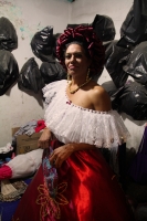 Domingo 8 de enero del 2017. Chiapa de Corzo.  Las Chuntá gritan y bailan al entrar la noche en las calles de esta comunidad de la ribera del Grijalva anunciando el inicio de la Fiesta Grande Chiapas.