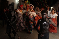 Domingo 8 de enero del 2017. Chiapa de Corzo.  Las Chuntá gritan y bailan al entrar la noche en las calles de esta comunidad de la ribera del Grijalva anunciando el inicio de la Fiesta Grande Chiapas.