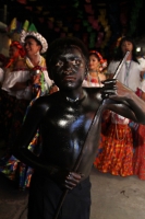 Domingo 8 de enero del 2017. Chiapa de Corzo. Las Chuntá gritan y bailan al entrar la noche en las calles de esta comunidad de la ribera del Grijalva anunciando el inicio de la Fiesta Grande Chiapas. Domingo 8 de enero del 2017. Chiapa de Corzo. Las Chuntá gritan y bailan al entrar la noche en las calles de esta comunidad de la ribera del Grijalva anunciando el inicio de la Fiesta Grande Chiapas.