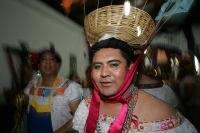 Lunes 10 de enero. Las Chuntaes, Parachicos y Chiapanecas bailan y gritan recorriendo las calles de la comunidad de Chiapa de Corzo durante los primeros días de la Fiesta Grande de Chiapas, la cual ser realiza durante las fiestas patronales de San Sebasti