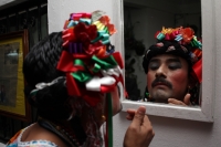 Jueves 8 de enero del 2014. Chiapa de Corzo. Las Chuntaes. Los danzantes vestidos a la usanza de las mujeres de la depresión central de Chiapas bailan y gritan en las calles de esta comunidad ribereña haciendo el llamado a la fiesta, algarabÃa y arrechura Jueves 8 de enero del 2014. Chiapa de Corzo. Las Chuntaes. Los danzantes vestidos a la usanza de las mujeres de la depresión central de Chiapas bailan y gritan en las calles de esta comunidad ribereña haciendo el llamado a la fiesta, algarabÃa y arrechura