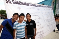 Viernes 5 de octubre del 2012. Tuxtla Gutiérrez, Chiapas. Colonos de La Misión y de Jardines del Pedregal Tercera Sección cierran la calle de la 17 norte donde se ubica la Casa de Gobierno para exigir a las autoridades el cumplimiento de la regularización