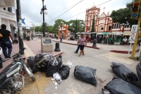 Jueves 27 de septiembre del 2012. Cintalapa de Figueroa, Chiapas. La comunidad de Cintalapa, como muchas en el estado sufre del abandono de las obras públicas y de sus autoridades locales, mientras que los trabajadores cierran calles y bloquean las avenid