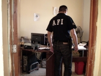 Tuxtla Gutiérrez, Chis., a 27 de febrero de 2011                Foto/PGR DPE/0294/11   AMPF CUMPLIMENTA ORDEN APREHENSIÓN CONTRA PROBABLE RESPONSABLE DE OPERAR UNA RADIODIFUSORA “PIRATA”  Personal de la Procuraduría General de la República cumplimentó la 