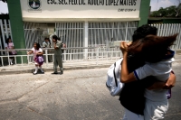 Estudiantes de la Escuela Secundaria No Uno lic. Adolfo López Mateos inician las clases después de este periodo vacacional.