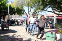 Lunes 27 de noviembre del 2017. Tuxtla Gutiérrez. Militantes de la CNC logran recuperar el edificio del PRi durante la manifestación que sostení­an militantes del municipio de Bochil en la plaza de Santo Domingo donde resultaron varios lesionados durant