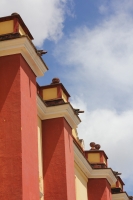 Sábado 13 de octubre del 2012. San Cristóbal de las Casas, Los adornos de estuco de la Catedral y de la iglesia de La Caridad suponen la versión de las figuras mitológicas y fantásticas de la comunidad indígena de los altos de Chiapas, estas figuras repre