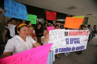 Habitantes de la ciudad e Ocosocuaulta se manifiestan este medio día en el edificio del gobierno estatal para exigir la intervención de las autoridades para que no se lleve a cabo el cambio de nombre de esta ciudad también conocida como  Coita.