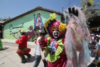 Miércoles 9 de marzo. La celebración del Carnaval Zoque Coiteco llega a sus últimos momentos con la algarabía del primer día; los danzantes recorren las calles bailando y gritando. Los Chores agitan sus chicotes, mientras que los cazadores van armados con