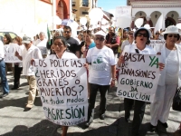 Domingo 28 de octubre del 2012. San Cristóbal de las Casas. Habitantes de la colonial ciudad vuelven a salir a las calles para exigir a las autoridades que se detengan las invasiones de ranchos y predios en los Altos de Chiapas. Vestidos de blanco piden q Domingo 28 de octubre del 2012. San Cristóbal de las Casas. Habitantes de la colonial ciudad vuelven a salir a las calles para exigir a las autoridades que se detengan las invasiones de ranchos y predios en los Altos de Chiapas. Vestidos de blanco piden q