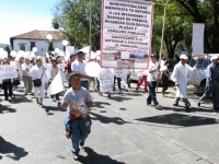Domingo 28 de octubre del 2012. San Cristóbal de las Casas. Habitantes de la colonial ciudad vuelven a salir a las calles para exigir a las autoridades que se detengan las invasiones de ranchos y predios en los Altos de Chiapas. Vestidos de blanco piden q