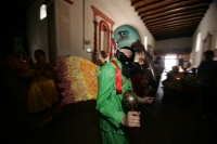 El Bourroncito vuelve a Chiapa de Corzo René Araujo. La danza del Colibrí o del Bourroncito, es nuevamente interpretada en la colonial ciudad de Chiapa de Corzo, después de estar considerada como “perdida” dentro de la tradición de las indígenas chiapan El Bourroncito vuelve a Chiapa de Corzo René Araujo. La danza del Colibrí o del Bourroncito, es nuevamente interpretada en la colonial ciudad de Chiapa de Corzo, después de estar considerada como “perdida” dentro de la tradición de las indígenas chiapan