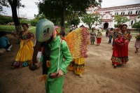 El Bourroncito vuelve a Chiapa de Corzo  René Araujo.  La danza del Colibrí o del Bourroncito, es nuevamente interpretada en la colonial ciudad de Chiapa de Corzo, después de estar considerada como “perdida” dentro de la tradición de las indígenas chiapan