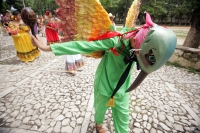 El bourroncito de Chiapa de Corzo  La danza del Colibrí o del Bourroncito, es nuevamente interpretada en la colonial ciudad de Chiapa de Corzo, después de estar considerada como “perdida” dentro de la tradición de los indígenas chiapanecas.   Según los in
