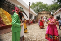 El bourroncito de Chiapa de Corzo  La danza del Colibrí o del Bourroncito, es nuevamente interpretada en la colonial ciudad de Chiapa de Corzo, después de estar considerada como “perdida” dentro de la tradición de los indígenas chiapanecas.   Según los in