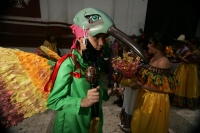 El Bourroncito vuelve a Chiapa de Corzo  René Araujo.  La danza del Colibrí o del Bourroncito, es nuevamente interpretada en la colonial ciudad de Chiapa de Corzo, después de estar considerada como “perdida” dentro de la tradición de las indígenas chiapan