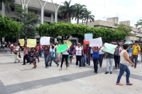 Lunes 04 de agosto del 2014. Tuxtla Gutiérrez. Colonos desalojados en el oriente norte de Tuxtla exigen la presencia del Presidente Municipal para exigir su reubicación o el retorno a estos asentamientos.