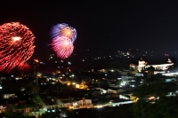 Miércoles 22 de enero del 2014. Chiapa de Corzo. El espectáculo de fuegos artificiales sobre el ]rio Grande visto desde el mirador de San Gregorio en Chiapa de Corzo.