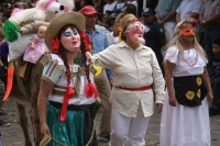 Foto: Meridiano90/Nehemías Jiménez. Comitán, Chiapas; 11 de febrero.- Con atuendos de demonios, princesas, personajes mitológicos y de ficción, carros alegóricos, caravanas de indígenas tojolabales con flores, tambores, cohetes y entonando melodías tradic