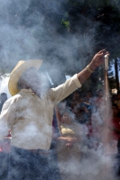 Foto: Meridiano90/Nehemías Jiménez. Comitán, Chiapas; 11 de febrero.- Con atuendos de demonios, princesas, personajes mitológicos y de ficción, carros alegóricos, caravanas de indígenas tojolabales con flores, tambores, cohetes y entonando melodías tradic