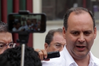 Jueves 4 de agosto del 2016. Tuxtla Gutiérrez. Gustavo A. de Hoyos Walther, presidente nacional de la Confederación Patronal de la República Mexicana acompaña a Enoc Gutiérrez Cruz de Coparmex-Chiapas en los tribunales federales en este estado del sureste Jueves 4 de agosto del 2016. Tuxtla Gutiérrez. Gustavo A. de Hoyos Walther, presidente nacional de la Confederación Patronal de la República Mexicana acompaña a Enoc Gutiérrez Cruz de Coparmex-Chiapas en los tribunales federales en este estado del sureste