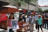 Jueves 3 de octubre del 2019. Tuxtla Gutiérrez. El cuerpo del fallecido Francisco Jiménez Pablo Fundador del Mocri Cnpa Mn es colocado en la entrada del edificio del gobierno de Chiapas este medio dÃa Jueves 3 de octubre del 2019. Tuxtla Gutiérrez. El cuerpo del fallecido Francisco Jiménez Pablo Fundador del Mocri Cnpa Mn es colocado en la entrada del edificio del gobierno de Chiapas este medio dÃa