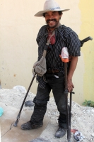 Domingo 27 de abril del 2014. Tuxtla Gutiérrez. El Compadrito, afirma tener más de 70 años de edad y haber sido herido por el Ejército Mexicano durante las revueltas armadas del siglo XX en Chiapas. Acostumbrado a dormir a salto de mata cuenta con lucidez