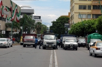 Lunes 4 de septiembre del 2017. Tuxtla Gutiérrez. Elementos policiacos resguardan las calles de la ciudad mientras que los comuneros de Nicolás Ruí­z marchan sobre la Avenida Central y se manifiestan bloqueando las calles del primer cuadro de la ciudad.