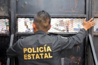 Lunes 4 de septiembre del 2017. Tuxtla Gutiérrez. Elementos policiacos resguardan las calles de la ciudad mientras que los comuneros de Nicolás Ruí­z marchan sobre la Avenida Central y se manifiestan bloqueando las calles del primer cuadro de la ciudad.