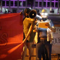 20211117. Tuxtla G. durante la protesta de la comunidad gay por la entrega de la medalla Joaquín Miguel Gutiérrez al mérito ciudadano a Patrocinio González Garrido