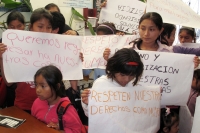 Martes 12 de julio. Pobladores de la comunidad las Conchitas del municipio de Santo de Agua protestan en las instalaciones del PNYD de la ONU en la ciudad de San Cristóbal de las Casas después de ser desplazados por grupos paramilitares quienes los golpea