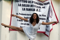 Varios jóvenes de organizaciones sociales se reúnen en el Parque de La Juventud para realizar actividades de concientización y uso de preservativos durante al Fiesta del Día Mundial del Condón previo al 14 de febrero